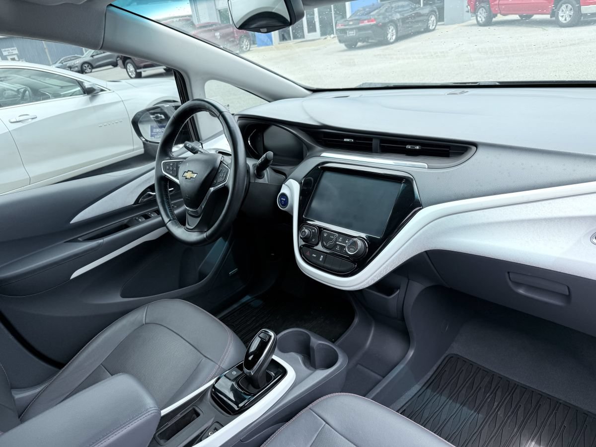 Used 2018 Chevrolet Bolt Premier w/ Driver Confidence II Package FWD image 12