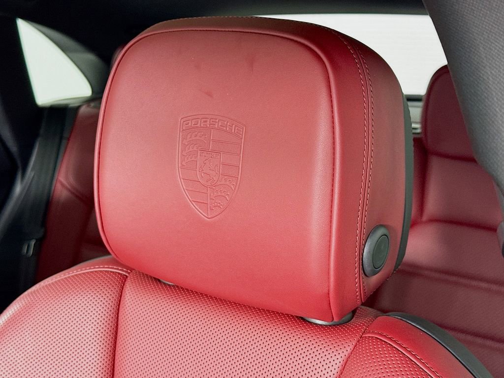 Certified 2025 Porsche Macan image 14