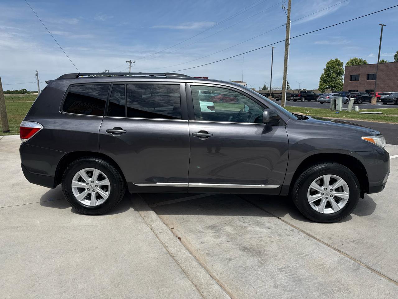Used 2012 Toyota Highlander SE FWD image 9