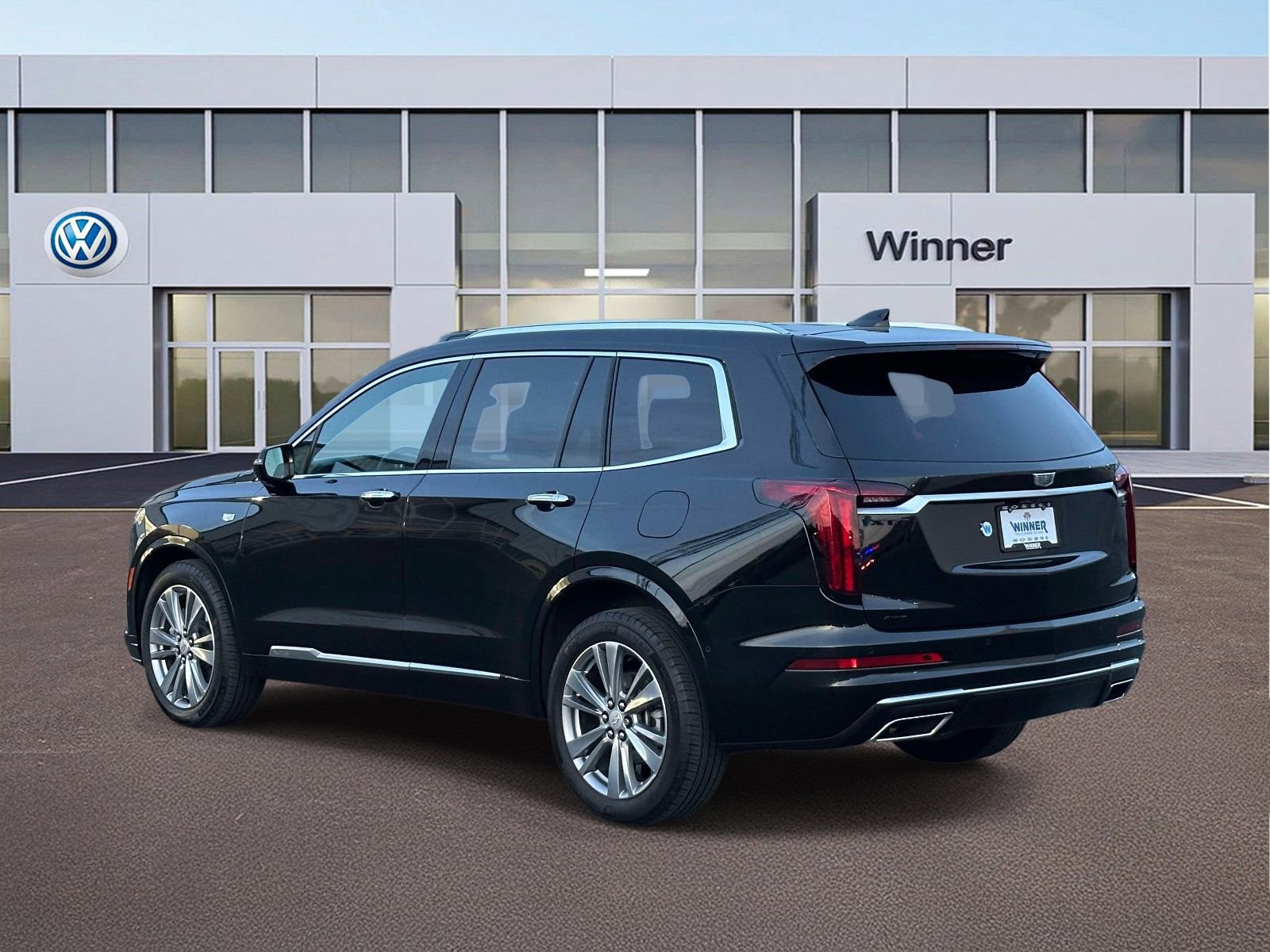 Used 2023 Cadillac XT6 Premium Luxury w/ Technology Package image 3