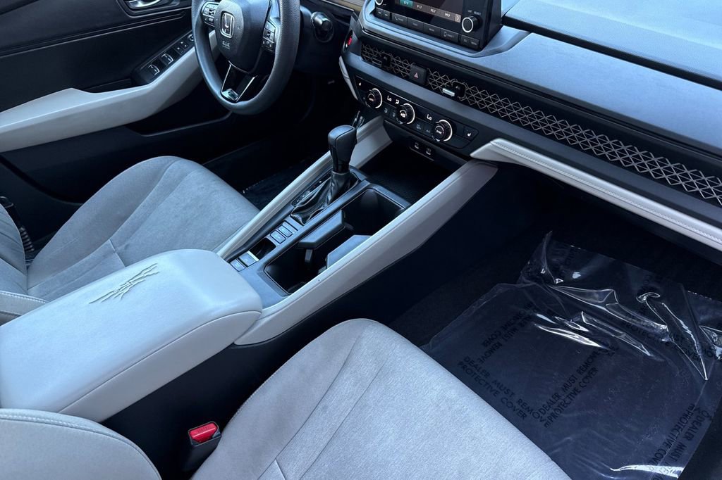 Certified 2025 Honda Accord SE image 15
