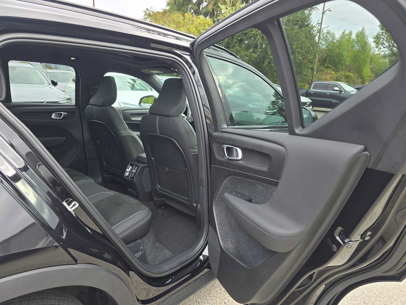 Certified 2023 Volvo XC40 Recharge Ultimate AWD/4WD image 14