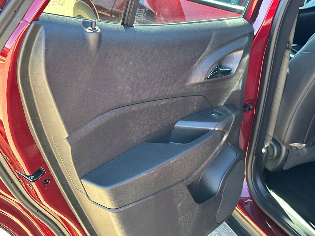 Used 2025 Chevrolet Trax LT w/ LT Convenience Package image 21