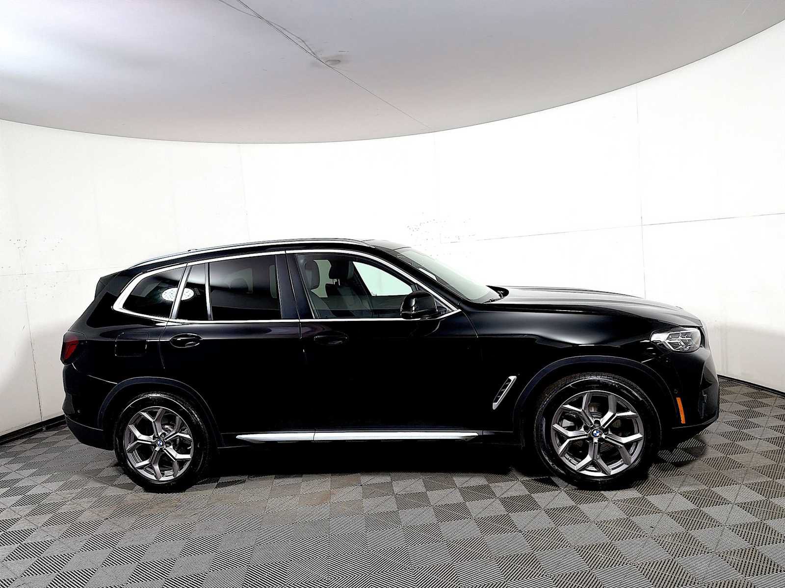Used 2024 BMW X3 xDrive30i w/ Premium Package w/ZPA AWD/4WD image 7
