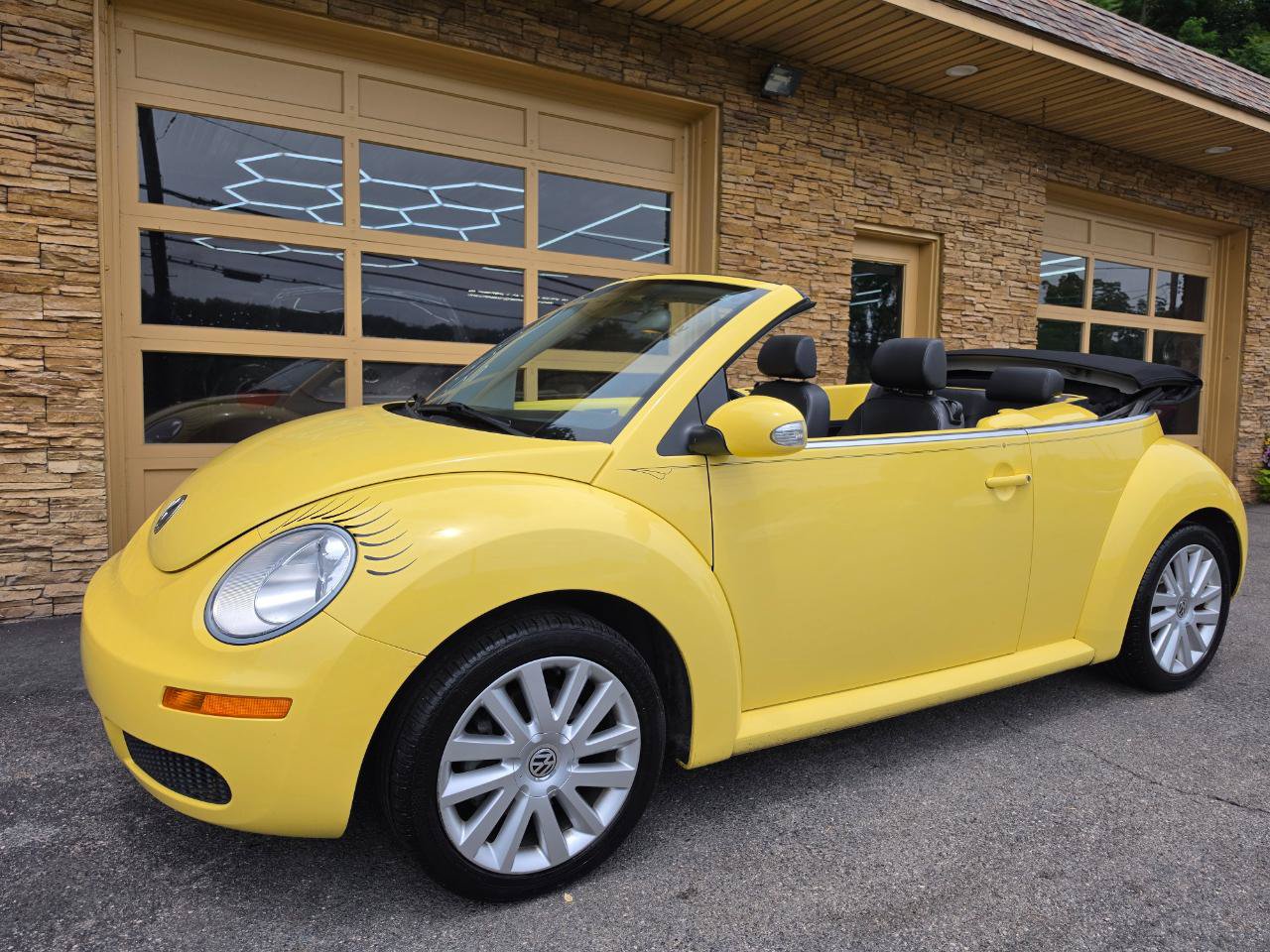 Used 2008 Volkswagen Beetle SE FWD image 50