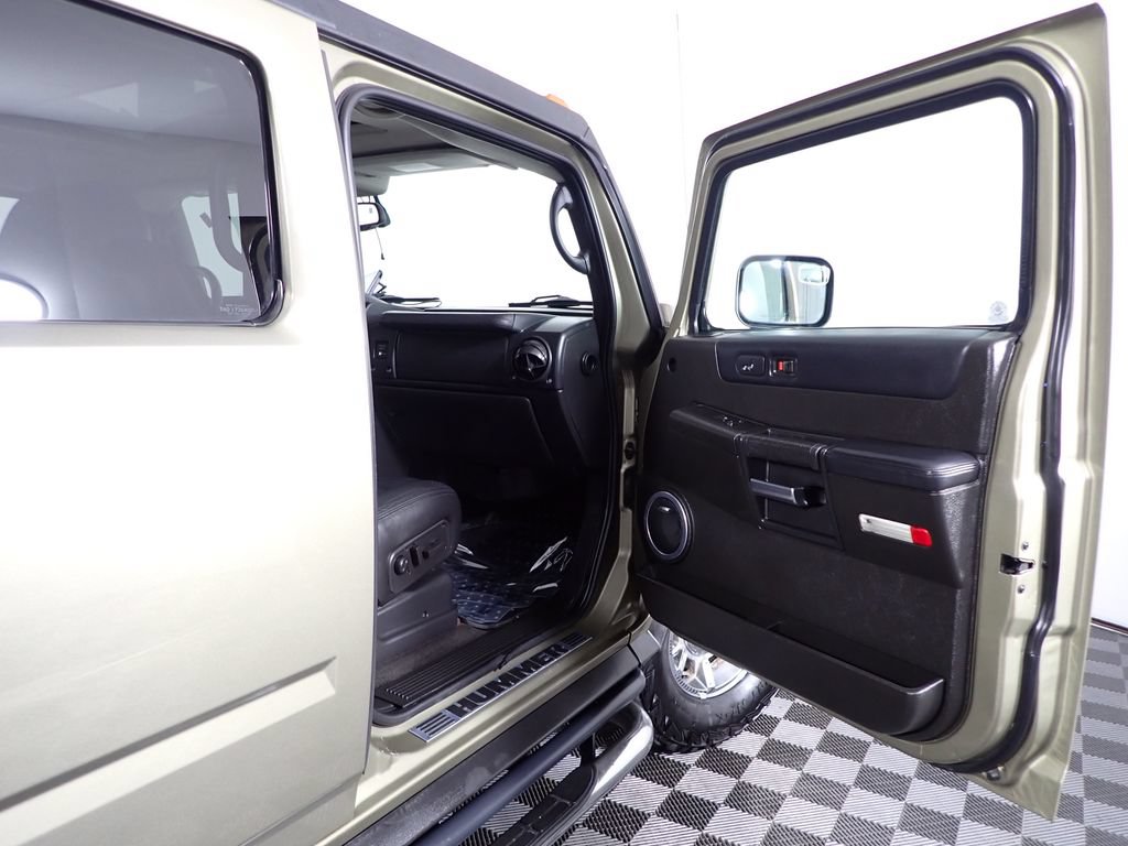 Used 2005 HUMMER H2 SUT w/ Preferred Equipment Group AWD/4WD image 38