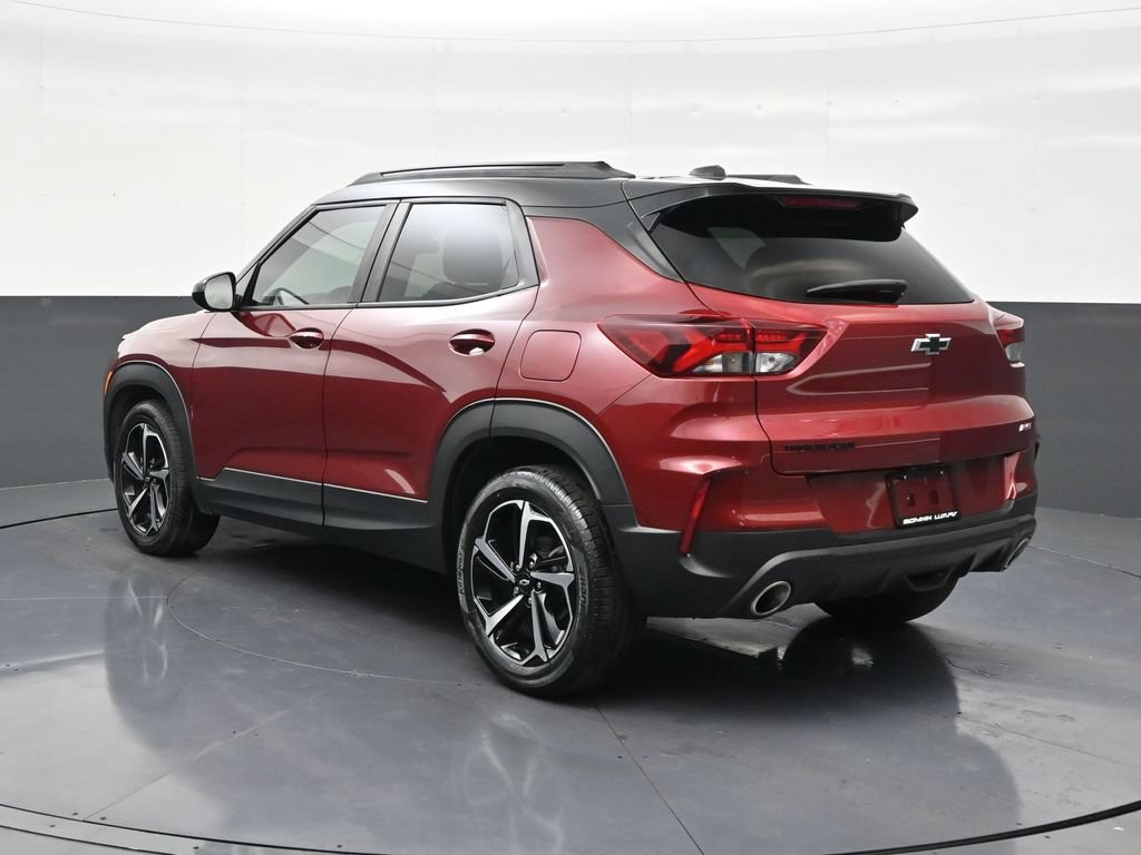 Used 2022 Chevrolet TrailBlazer RS w/ Technology Package FWD image 3