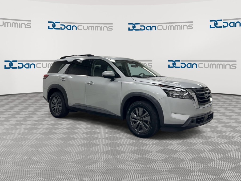 Used 2023 Nissan Pathfinder SV FWD image 2