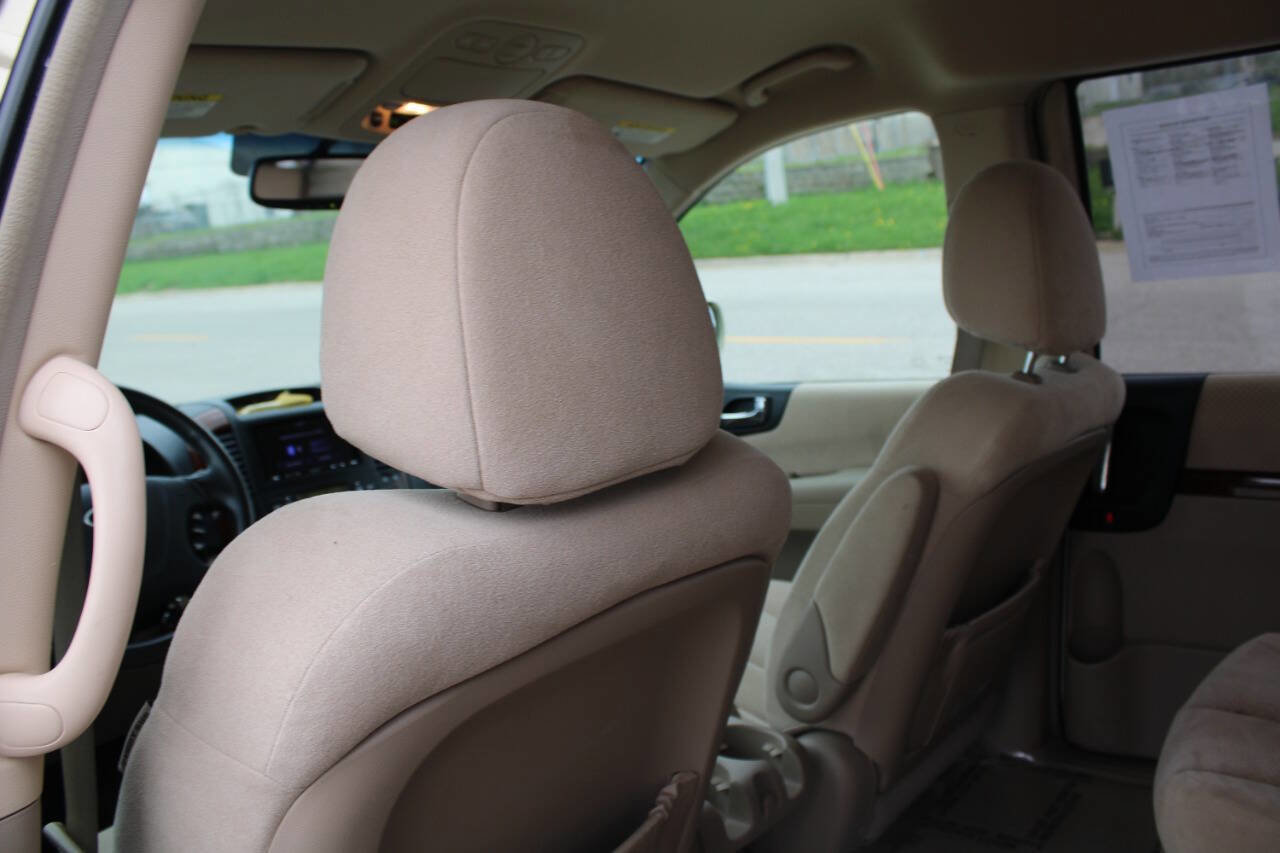 Used 2007 Hyundai Entourage GLS FWD image 17