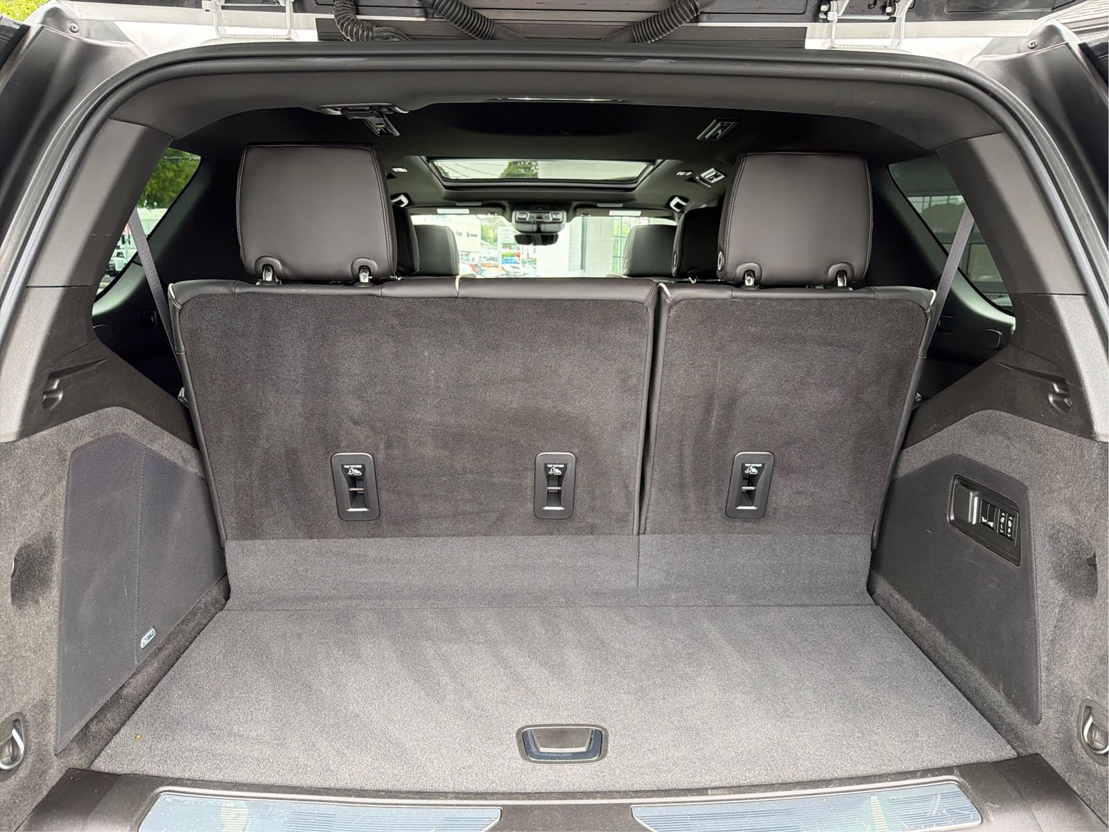 Certified 2021 Cadillac Escalade Premium Luxury AWD/4WD image 12