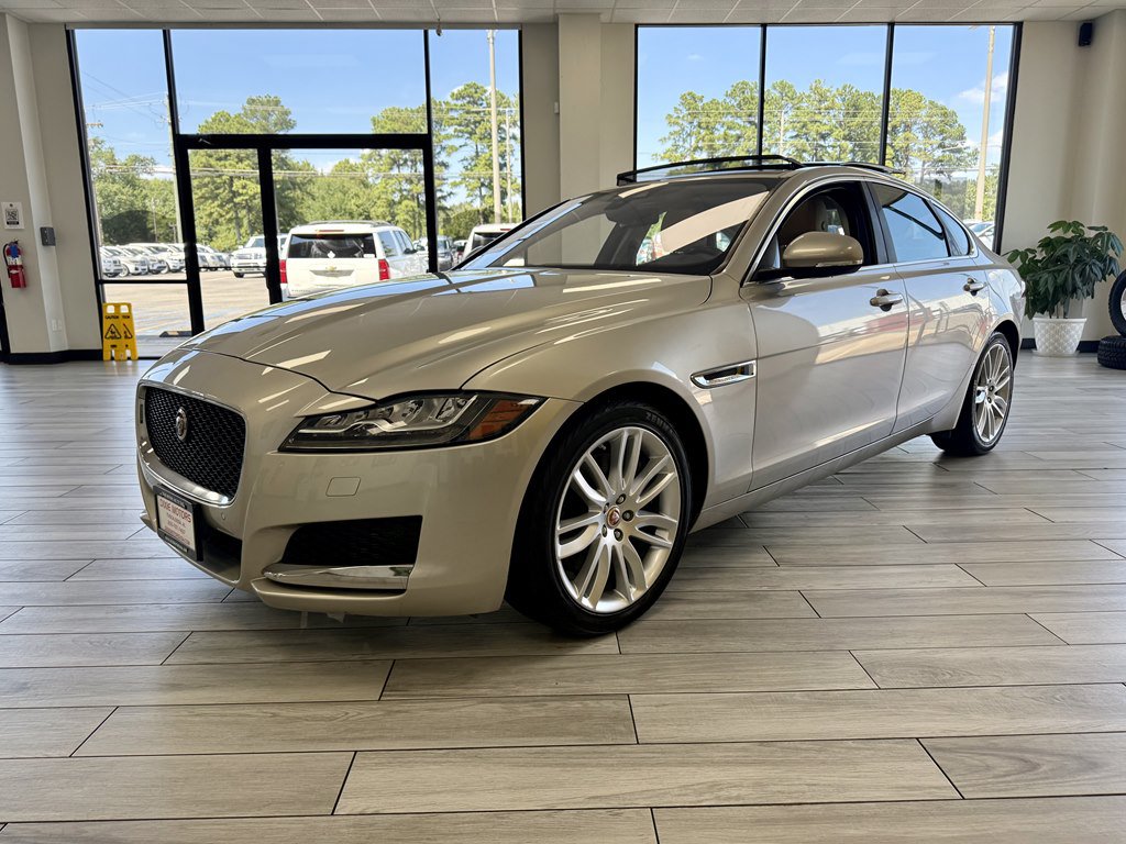 Used 2016 Jaguar XF Premium AWD/4WD image 3