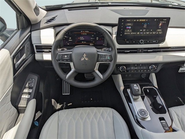 New 2025 Mitsubishi Outlander AWD image 15