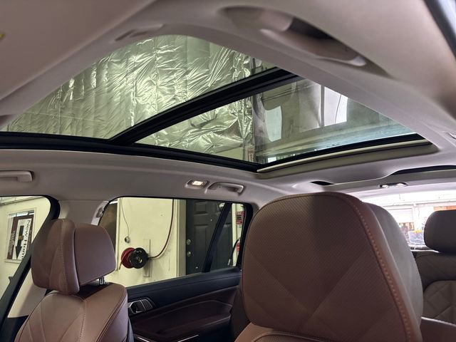 Used 2023 BMW X7 xDrive40i w/ Parking Assistance Package image 28