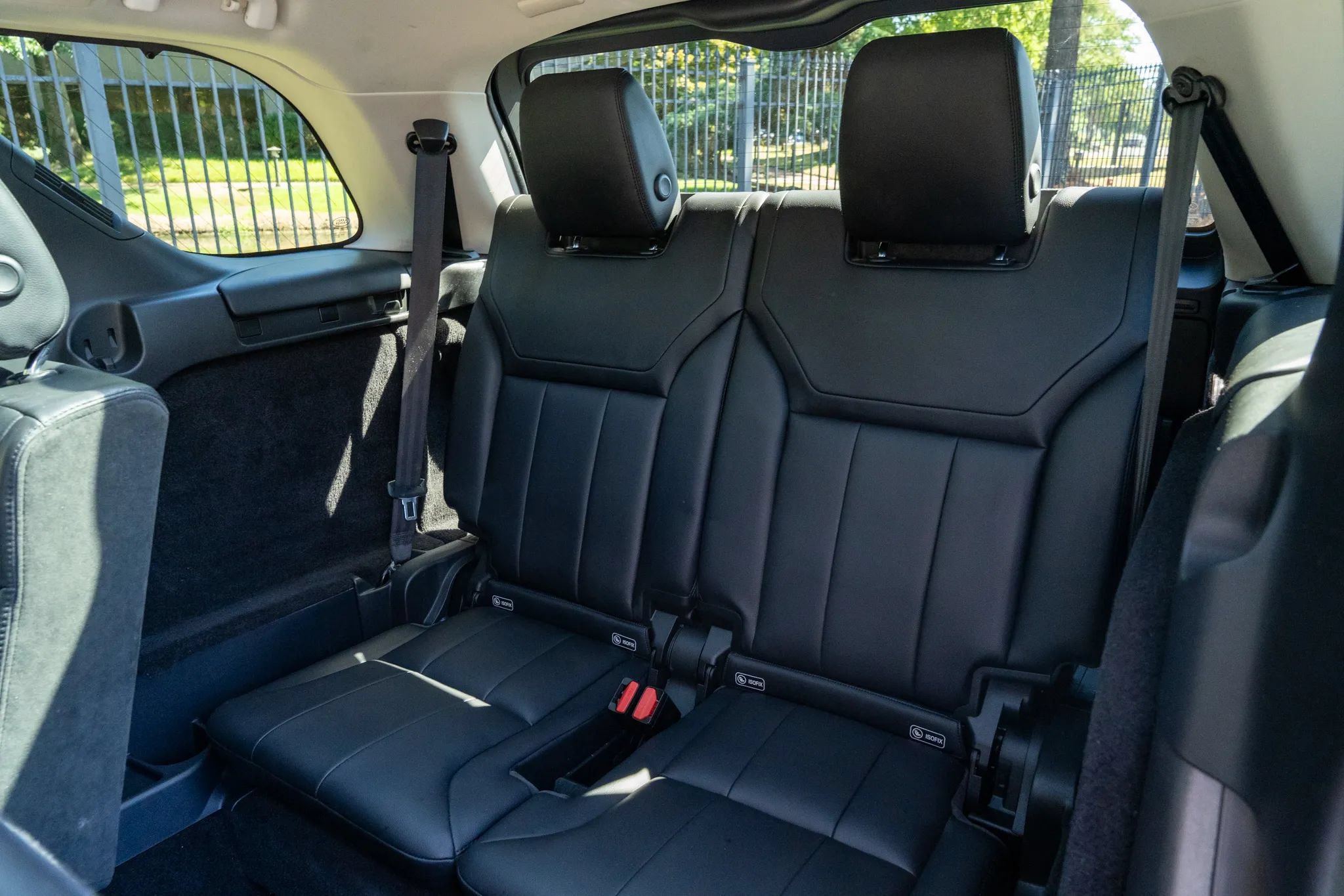 Used 2020 Land Rover Discovery Landmark AWD/4WD image 14