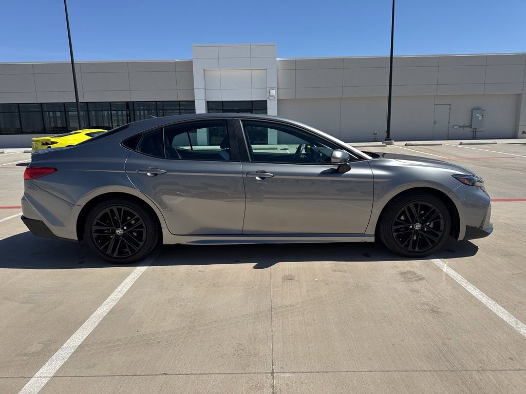 Used 2025 Toyota Camry SE FWD image 5