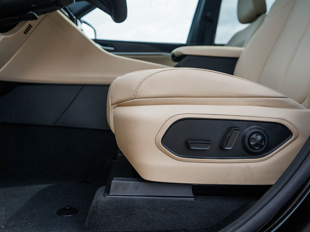 New 2025 Jeep Grand Cherokee L Limited w/ Trailer Tow Package image 18