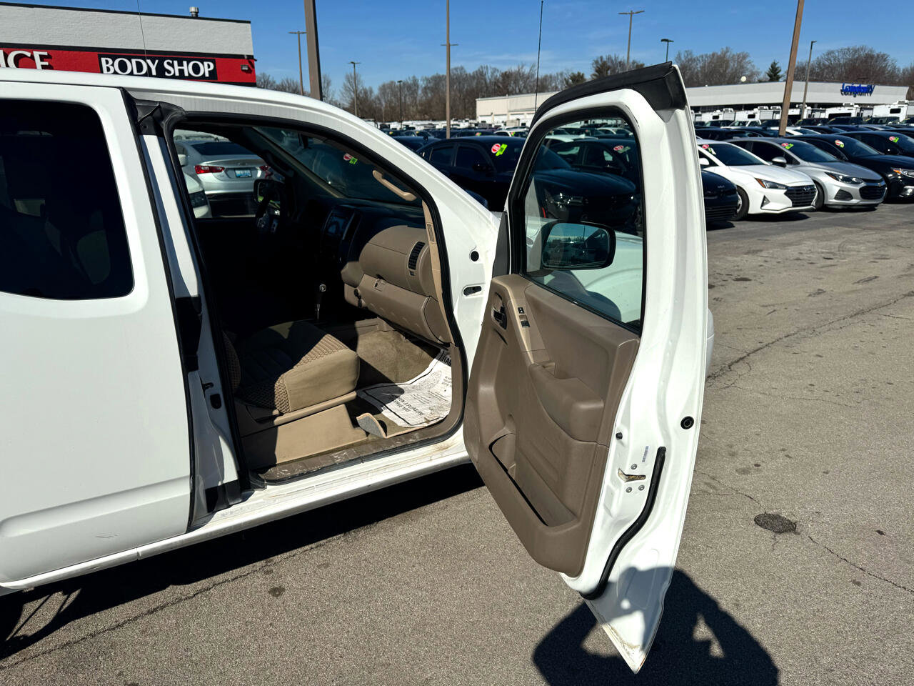 Used 2015 Nissan Frontier SV image 9