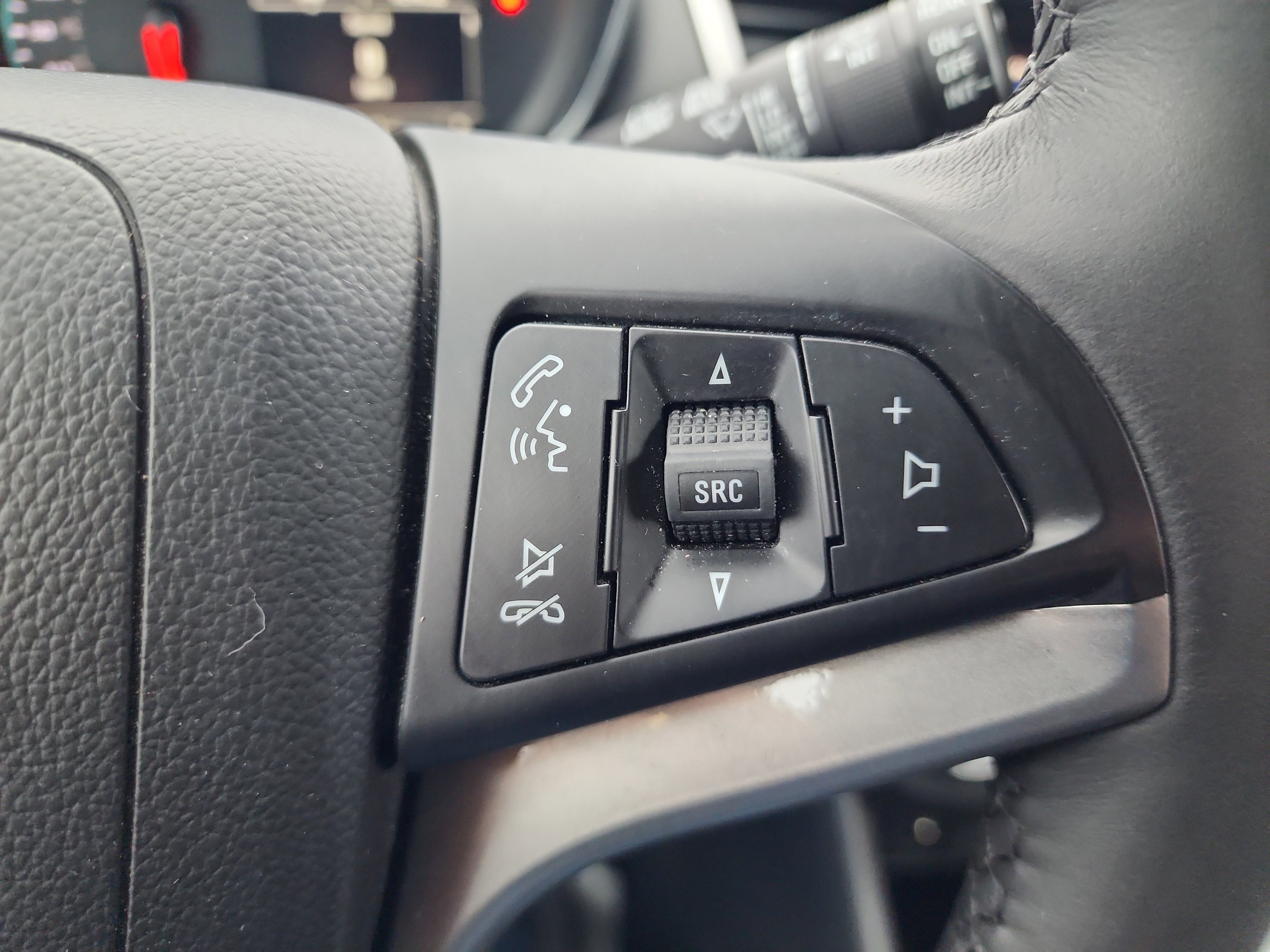 Certified 2022 Chevrolet Trax LT w/ LT Convenience Package image 18