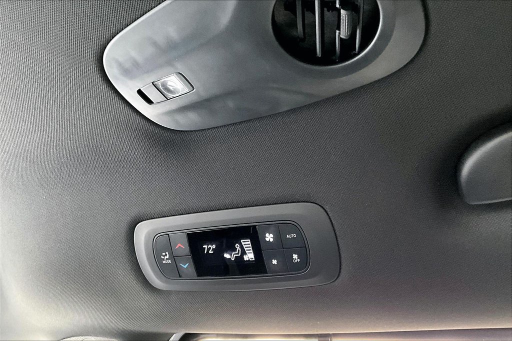 Certified 2026 Chrysler Pacifica Select w/ S Appearance Package FWD image 19