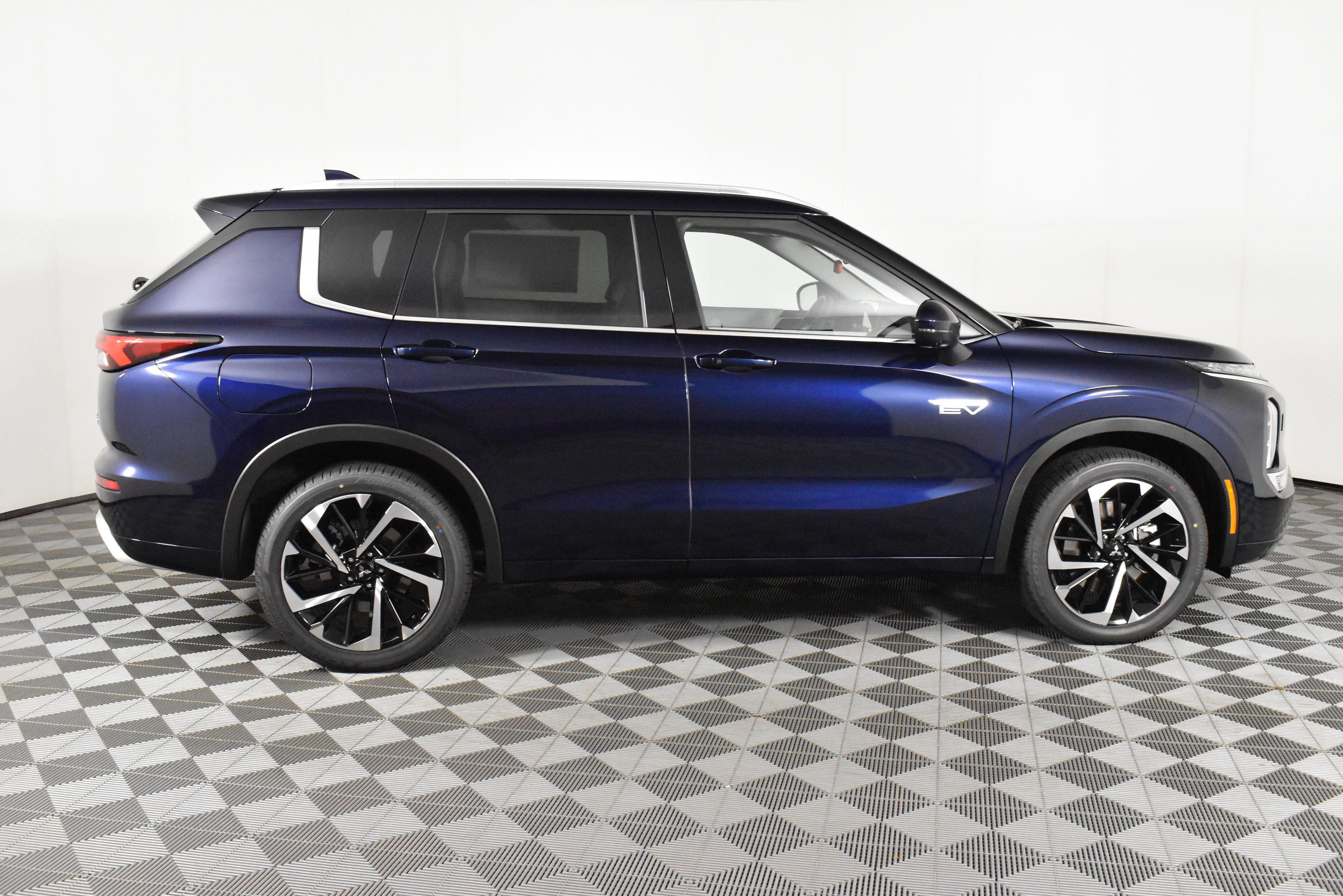 Used 2025 Mitsubishi Outlander SEL image 5