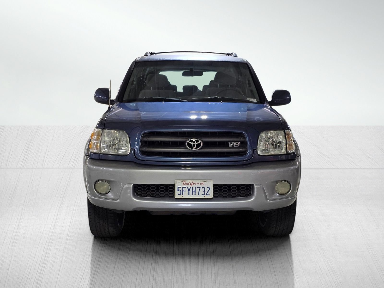 Used 2004 Toyota Sequoia SR5 RWD image 2