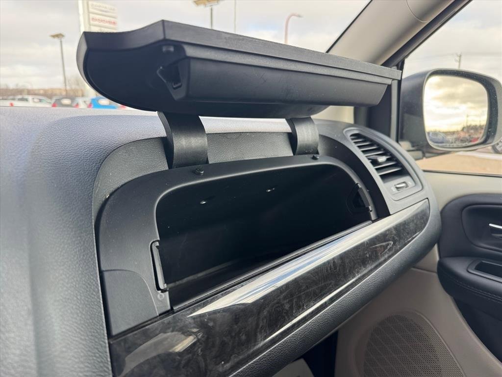 Used 2014 Dodge Grand Caravan SXT image 25
