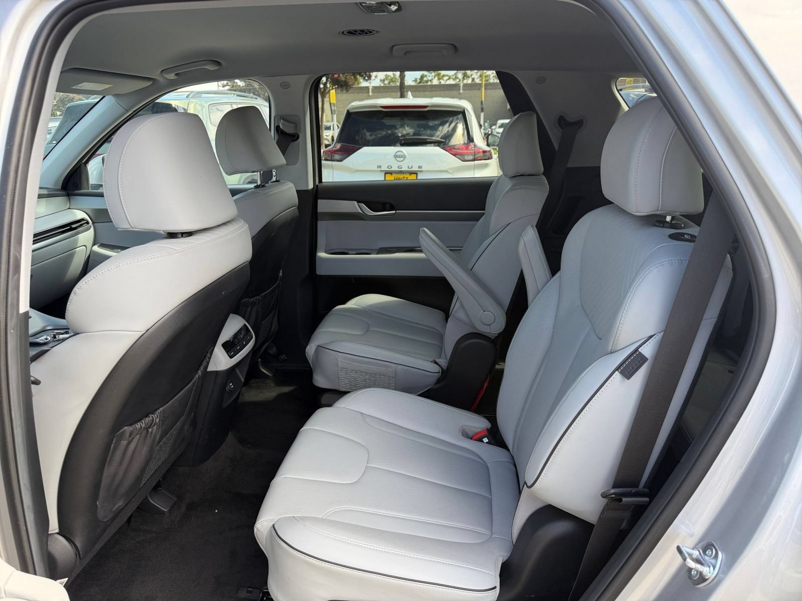Used 2025 Hyundai Palisade SEL FWD image 28