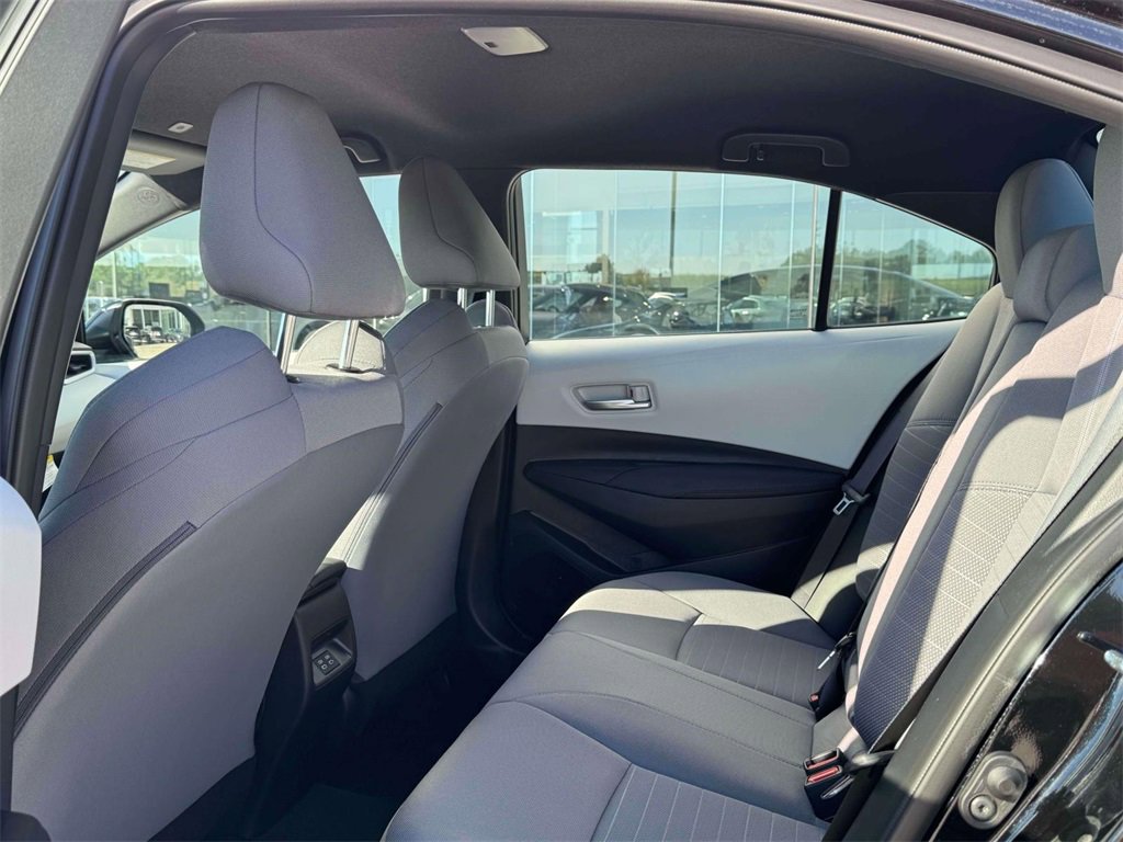 Used 2025 Toyota Corolla SE image 18