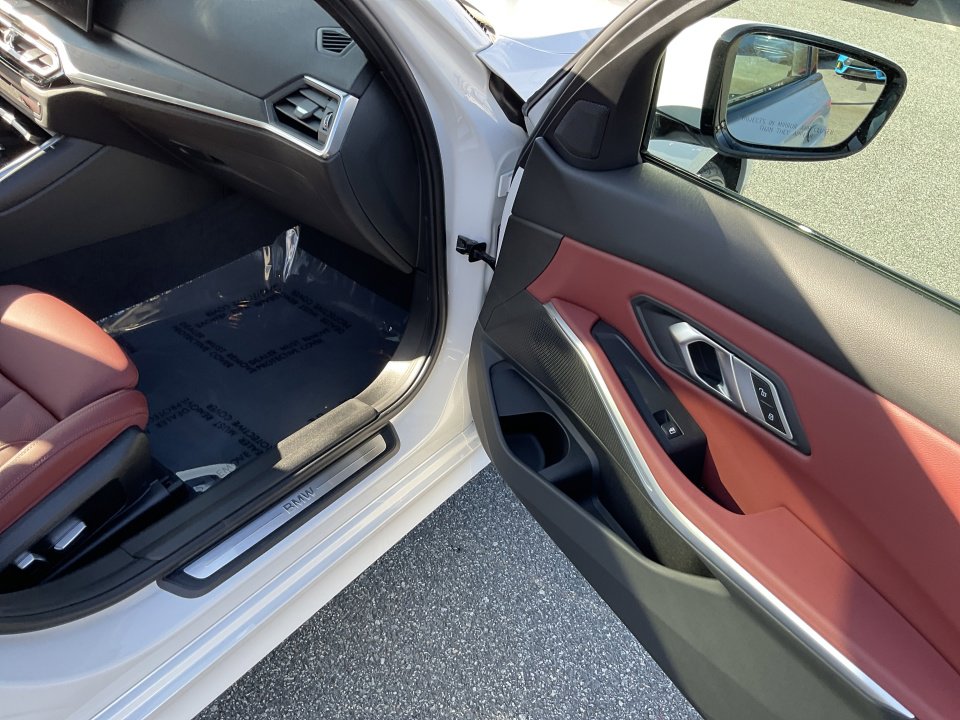 Used 2023 BMW 330i xDrive Sedan w/ Premium Package image 32