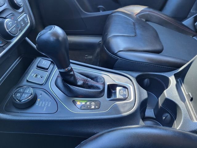 Used 2019 Jeep Cherokee Trailhawk w/ Comfort/Convenience Group image 19