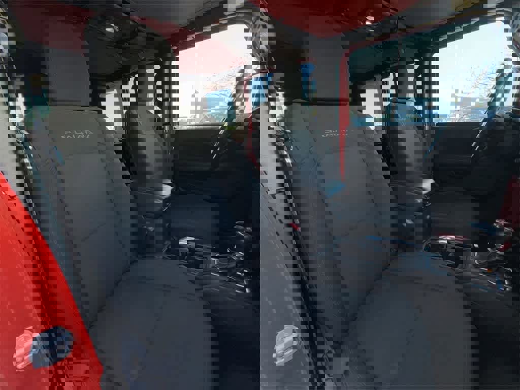 Used 2018 Jeep Wrangler Unlimited Sahara image 13