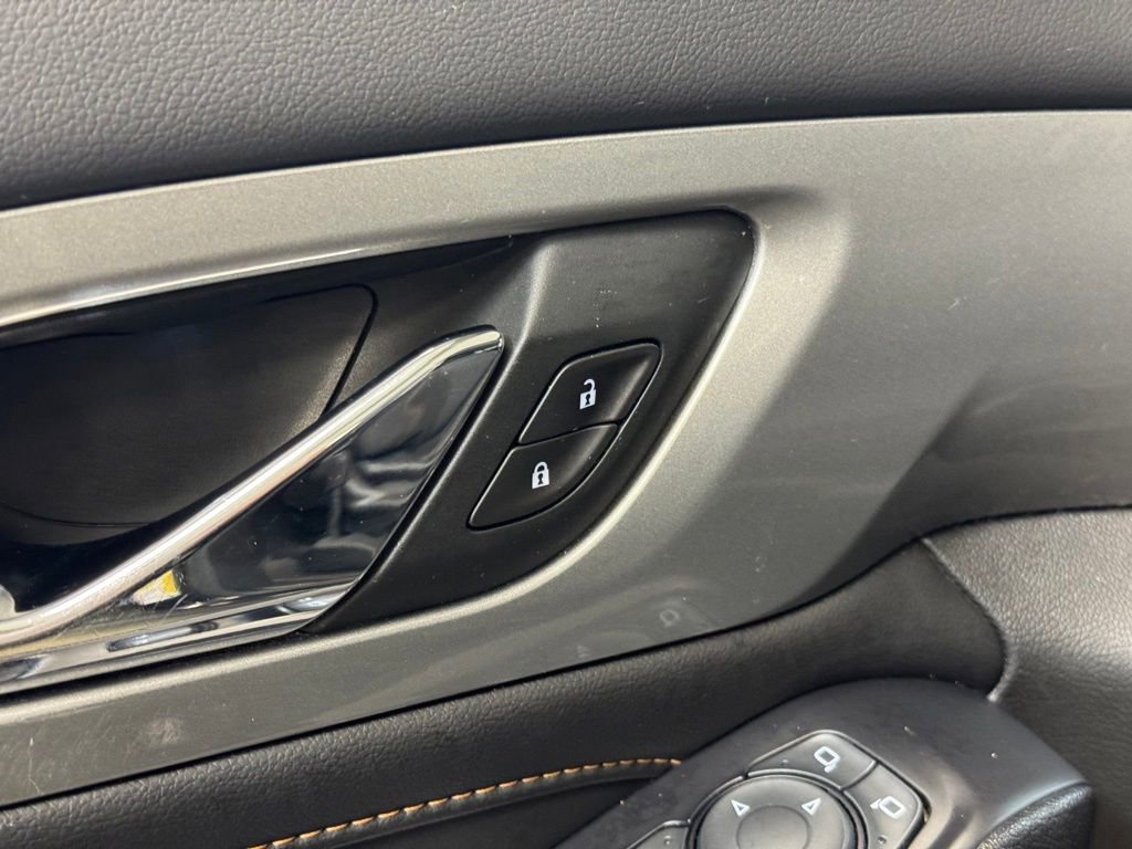 Used 2021 Chevrolet Traverse LS w/ LPO, Blackout Package FWD image 9
