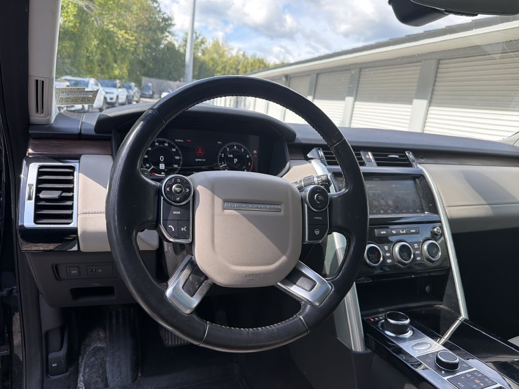 Used 2018 Land Rover Discovery HSE AWD/4WD image 5