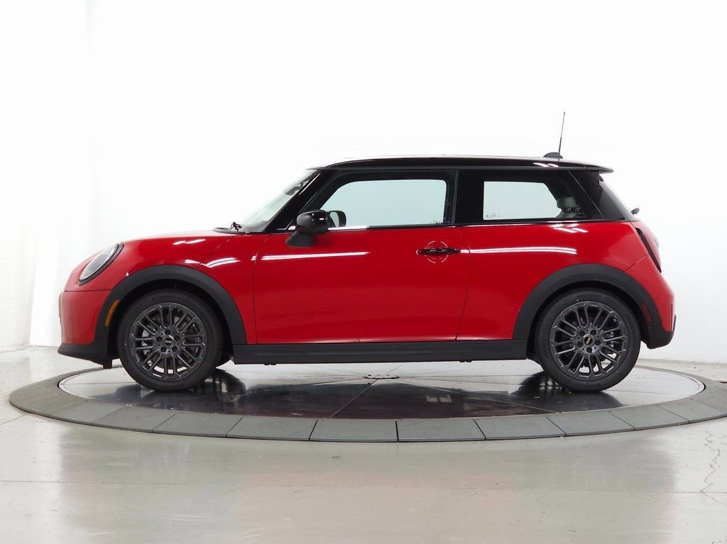 Used 2025 MINI Cooper 2-Door Hardtop image 5
