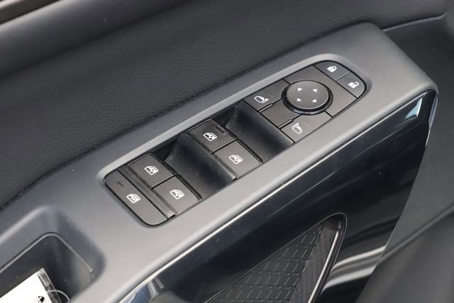 Used 2025 Nissan Pathfinder SV AWD/4WD image 17