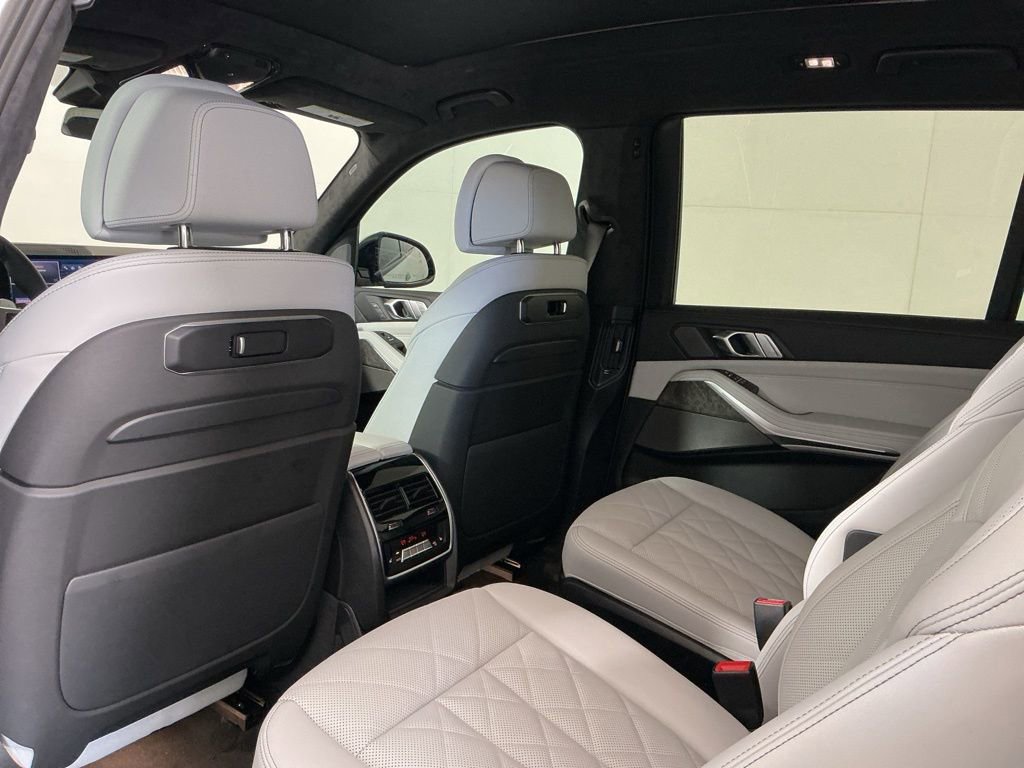 New 2026 BMW X7 xDrive40i AWD/4WD image 25