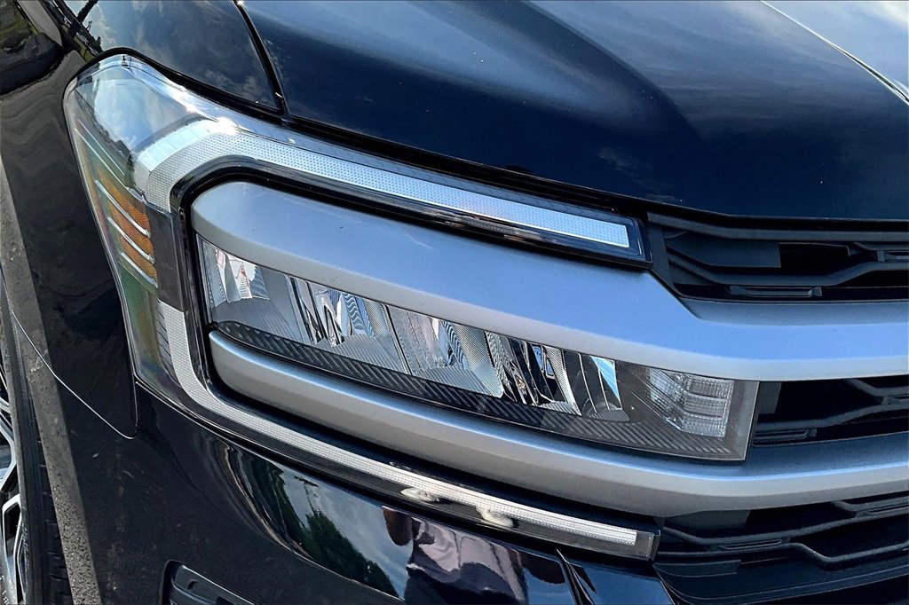 Used 2024 Ford Expedition XLT image 28