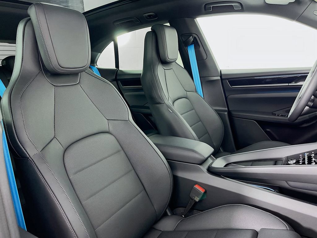 New 2026 Porsche Macan 4 Electric image 26