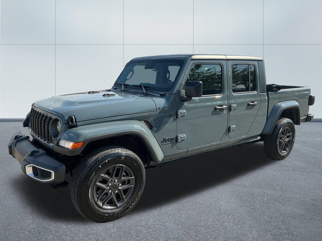 Certified 2024 Jeep Gladiator Sport AWD/4WD image 2