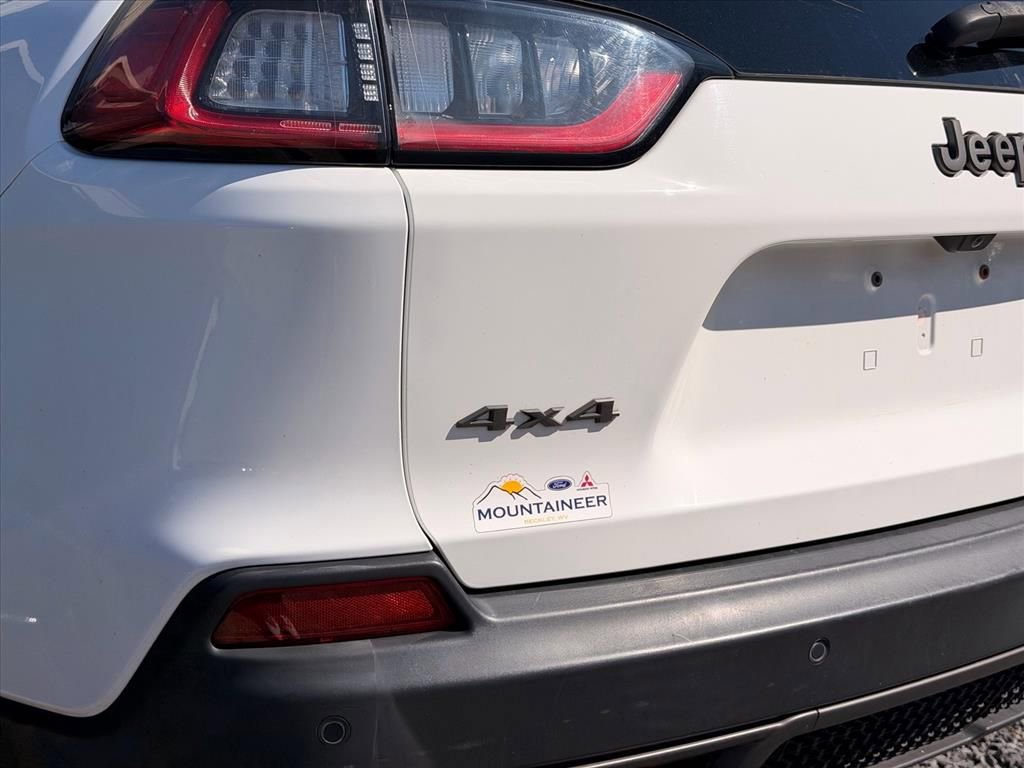 Used 2019 Jeep Cherokee Trailhawk image 11