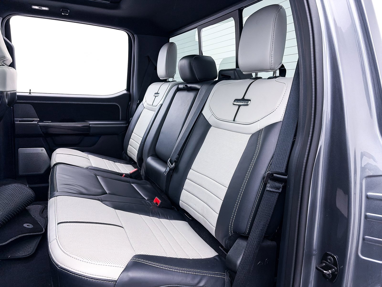 Used 2023 Ford F150 Lightning Platinum image 38