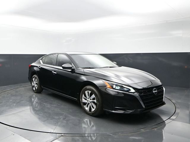 Used 2025 Nissan Altima 2.5 S FWD image 1