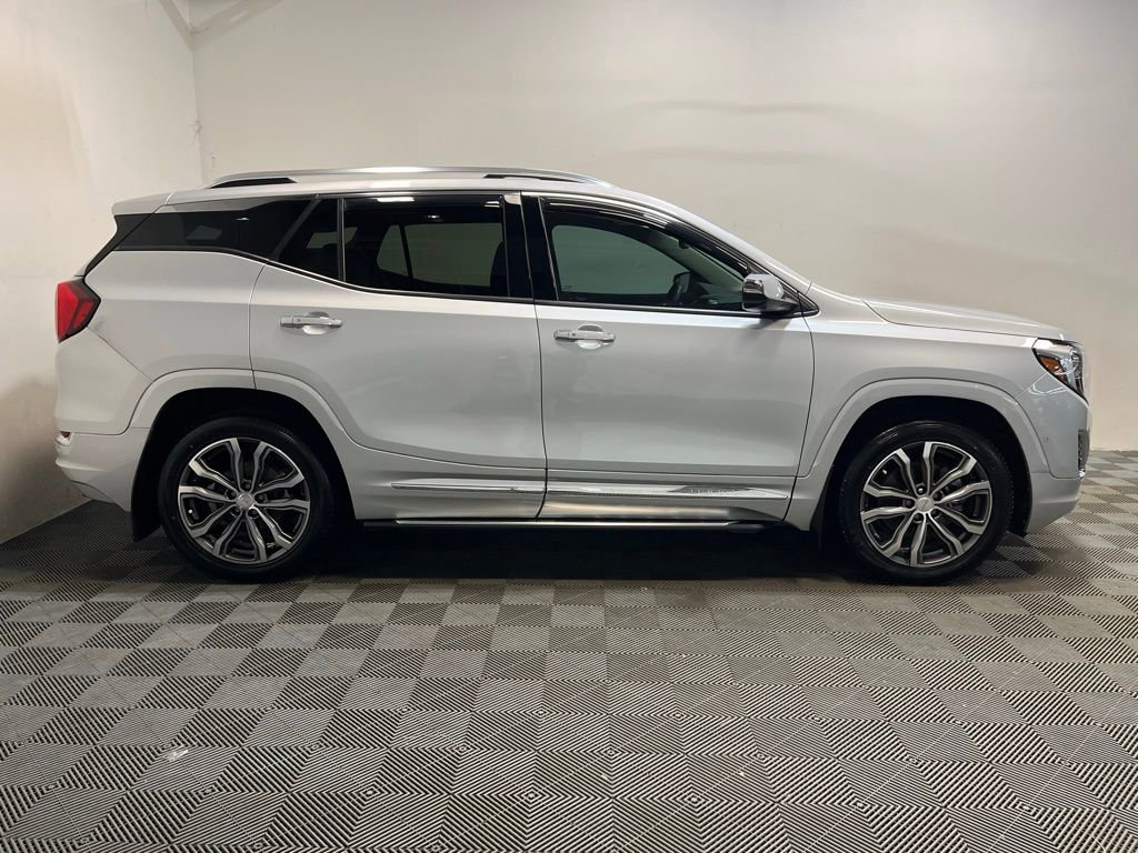 Used 2020 GMC Terrain Denali w/ Denali Premium Package image 2