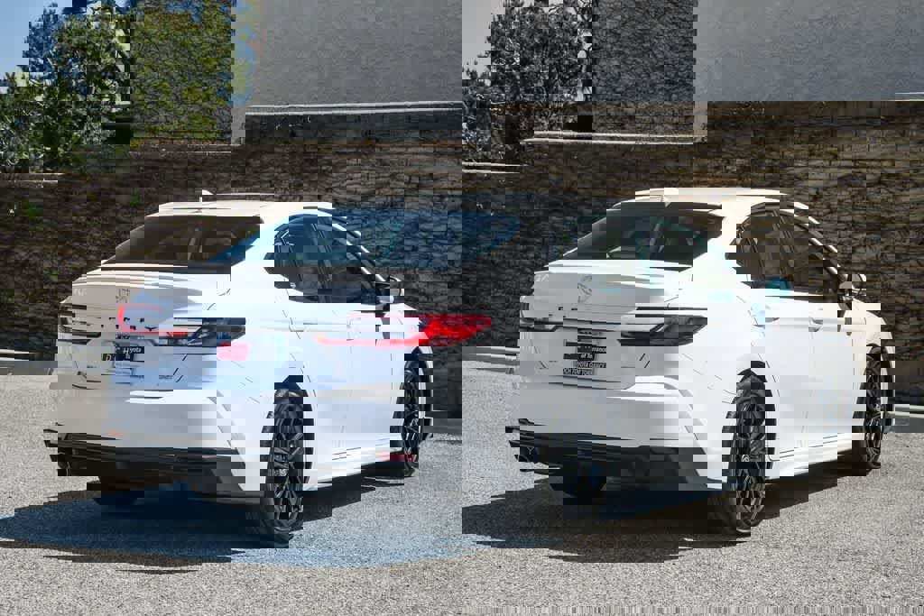 Used 2025 Toyota Camry SE image 6