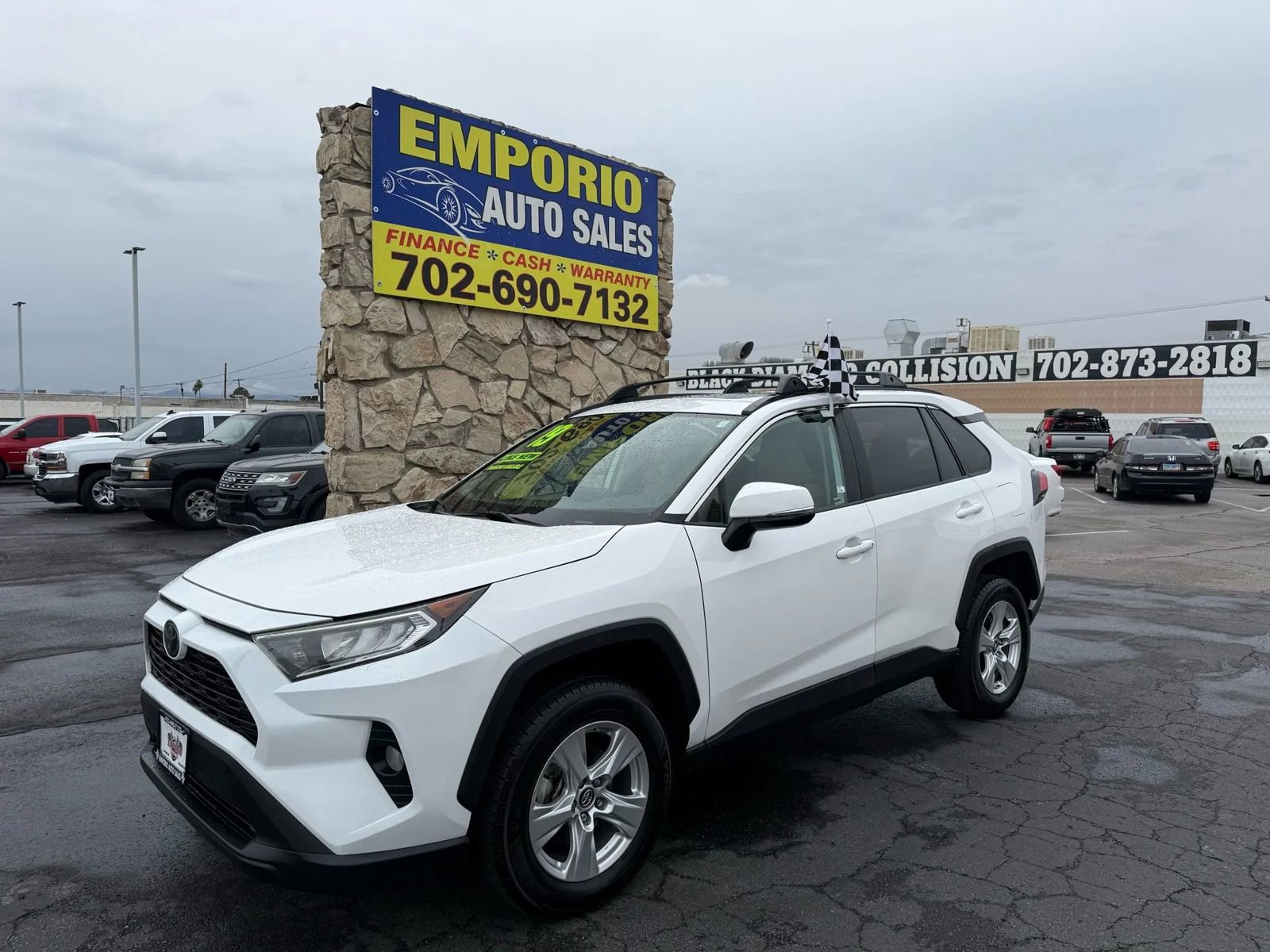 Used 2019 Toyota RAV4 XLE w/ Carpet Mat Package image 2