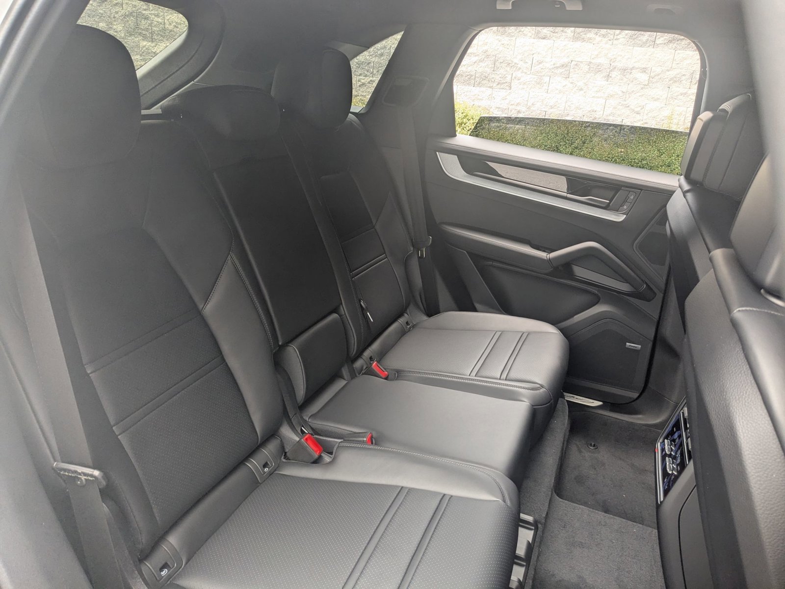 Used 2025 Porsche Cayenne S image 25