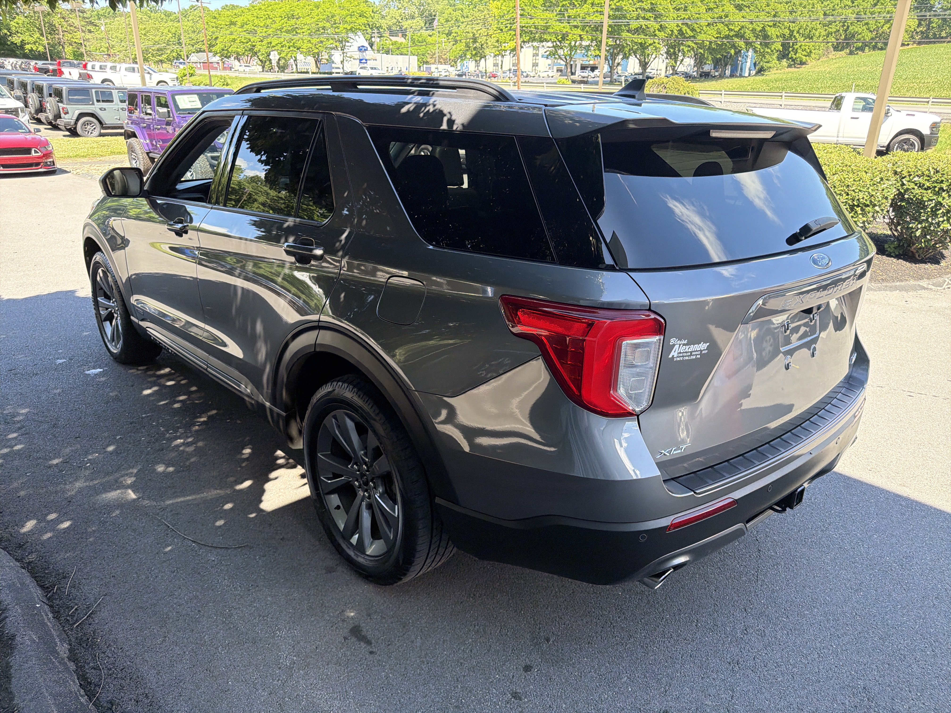 Used 2021 Ford Explorer XLT w/ Equipment Group 202A AWD/4WD image 6