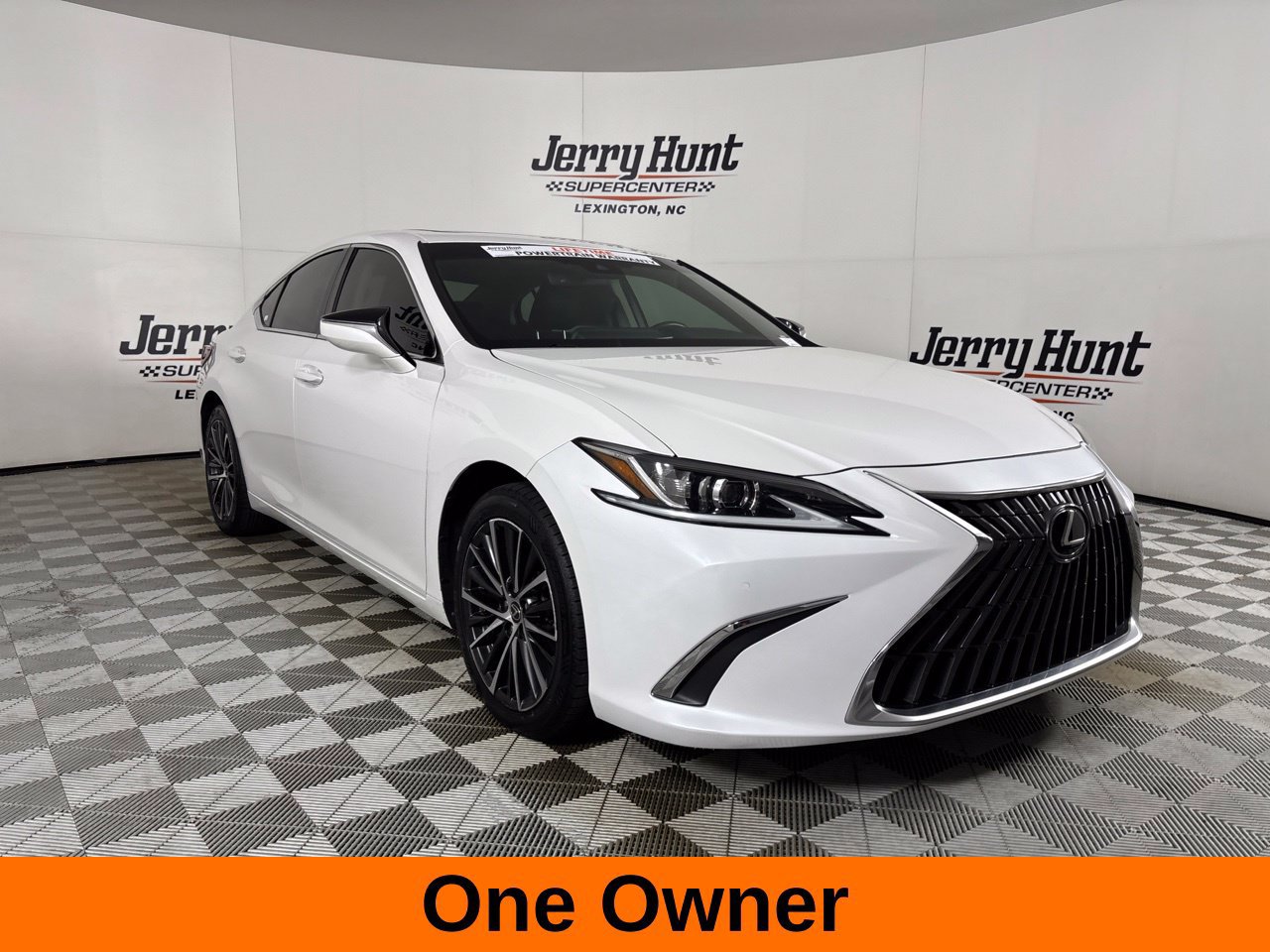 Used 2024 Lexus ES 350 w/ Premium Package FWD image 4