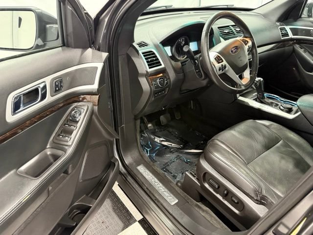 Used 2015 Ford Explorer Limited w/ Equipment Group 302A AWD/4WD image 36