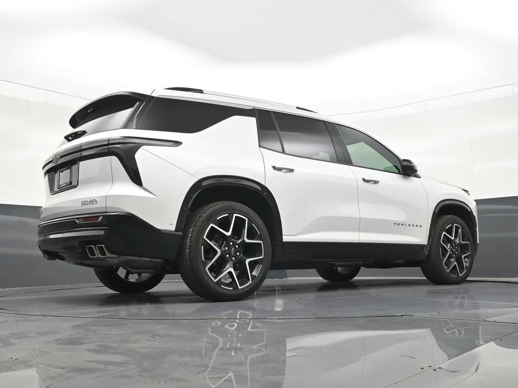 Used 2025 Chevrolet Traverse High Country FWD image 29